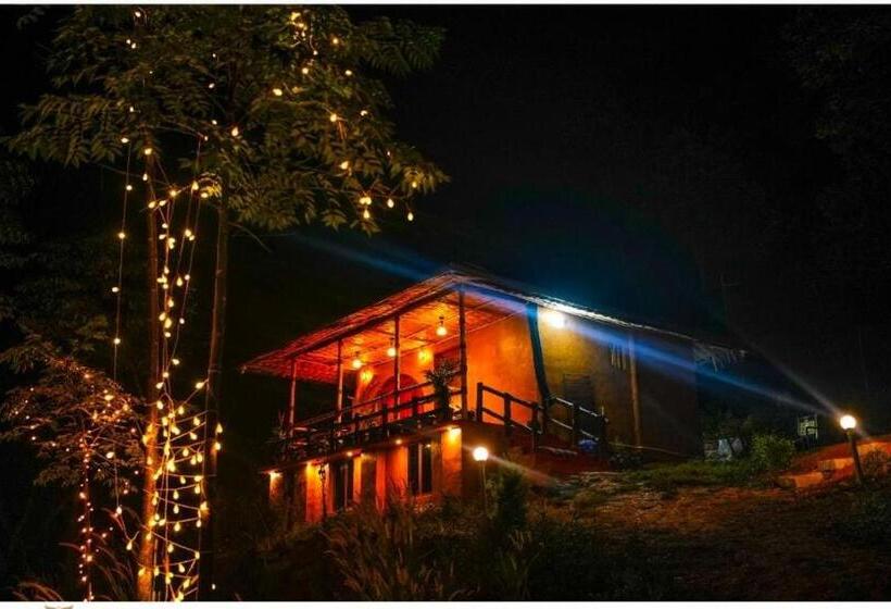 בית מלון כפרי Angels Nest Home Stay 2 Acra Private Plantation Balconey Sunrice View Near Ngarhole Wild Life , Kuru