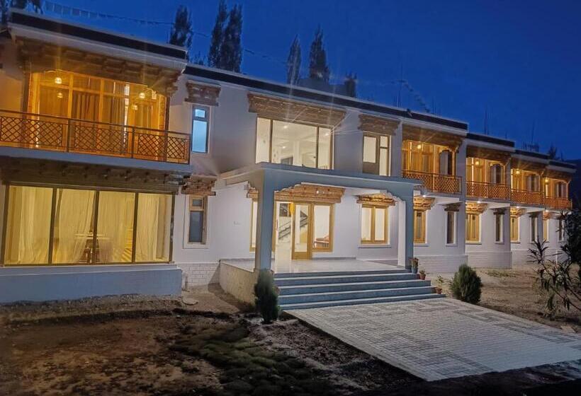 Hotel Karakoram Residency