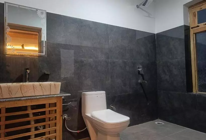 Hotel Karakoram Residency