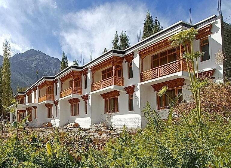 Hotel Karakoram Residency