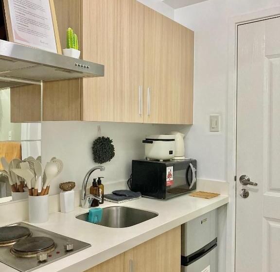 Hotel The Residences At Commonwealth Quezon City By Snazzy Staycation