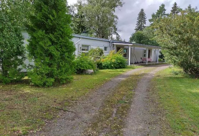 ペンション Saarnimaja