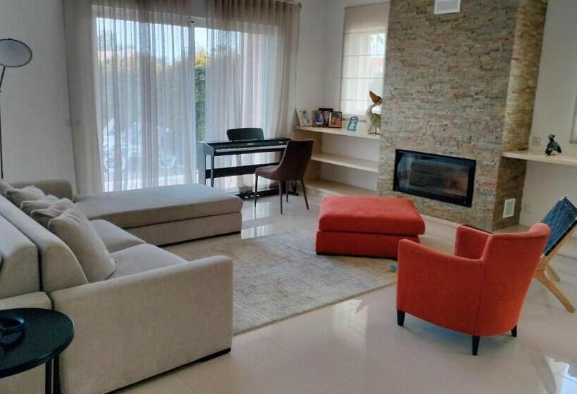 פנסיון Vodolls Guest House