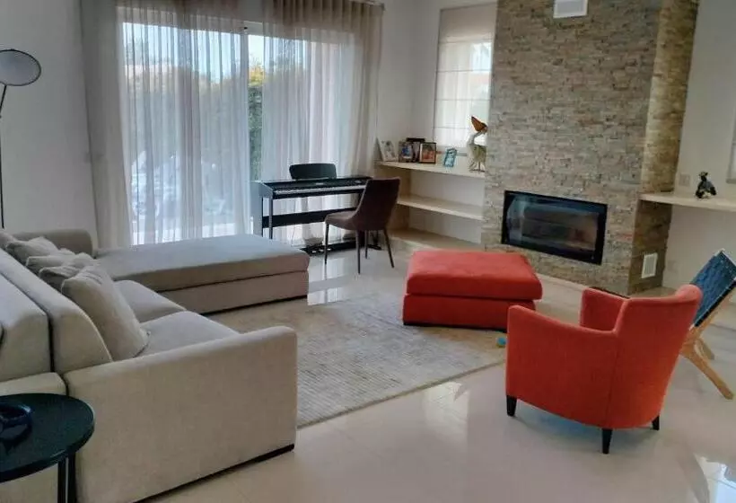 ペンション Vodolls Guest House