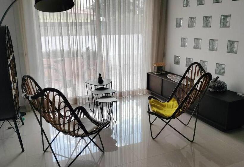 פנסיון Vodolls Guest House