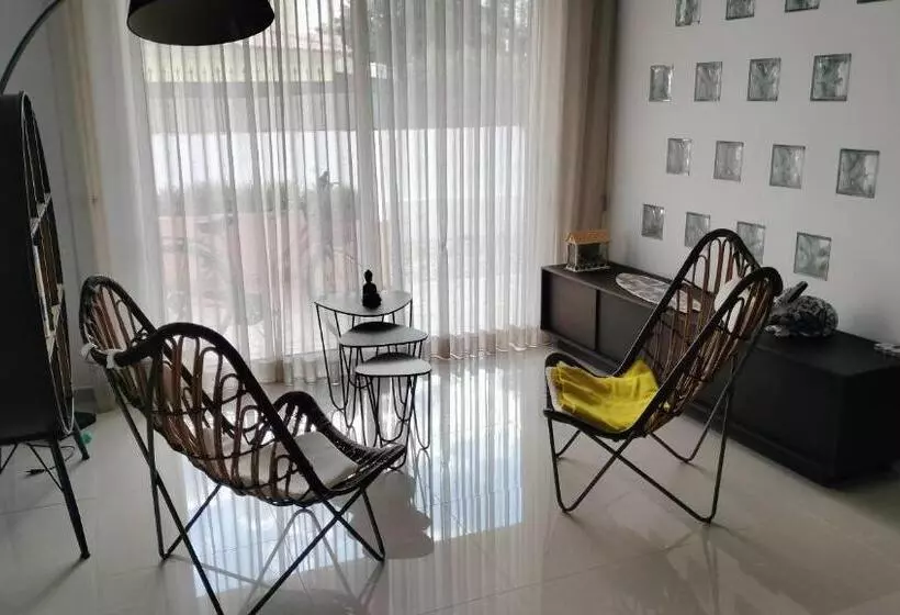 ペンション Vodolls Guest House