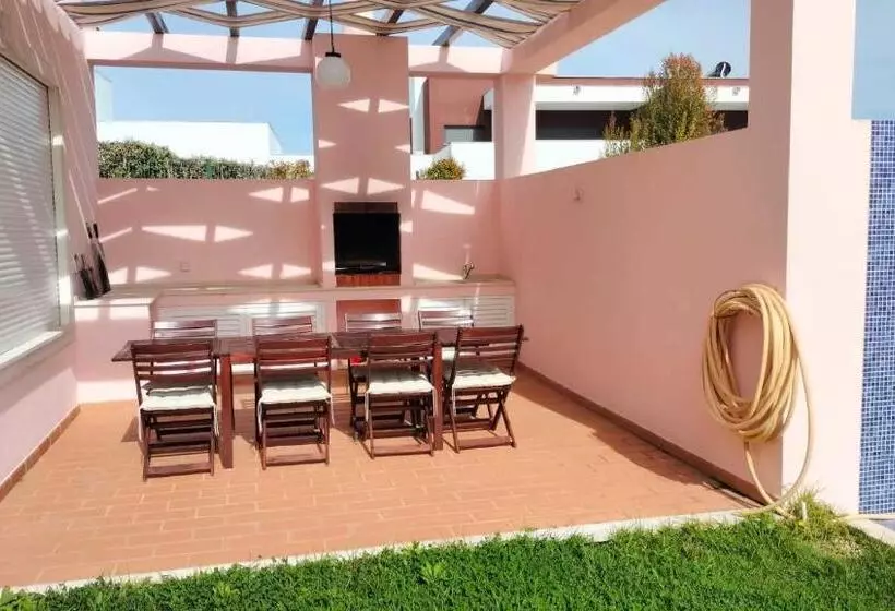 ペンション Vodolls Guest House