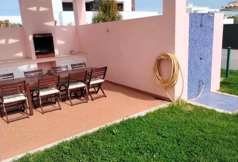 ペンション Vodolls Guest House