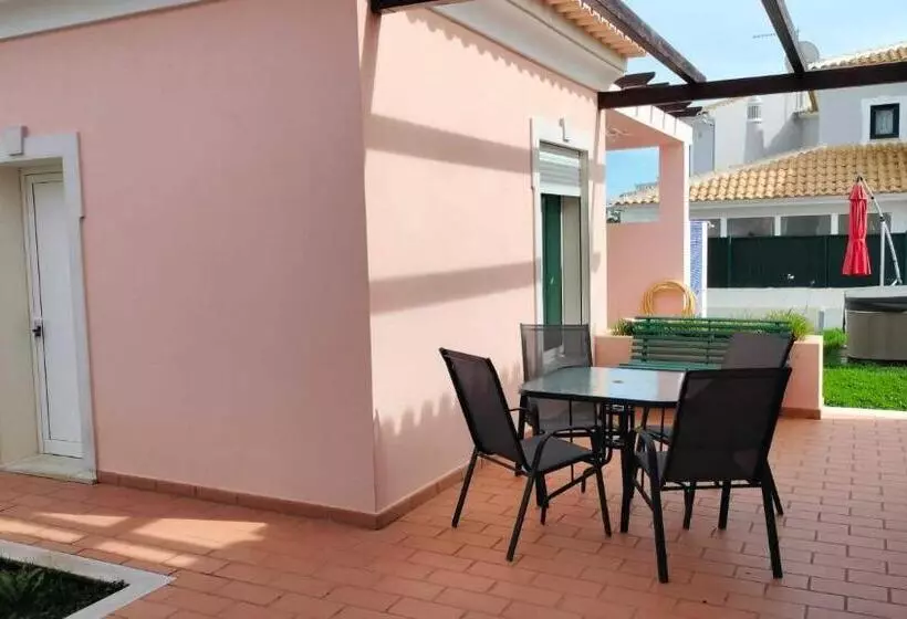 ペンション Vodolls Guest House