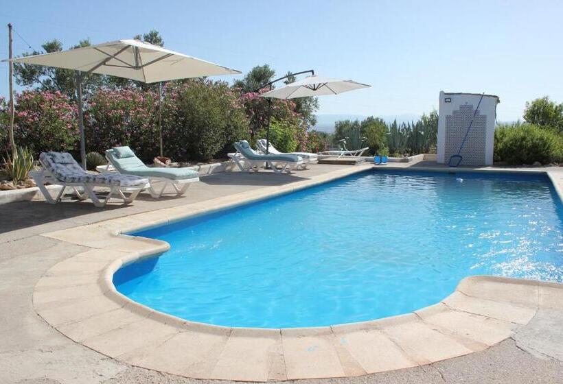 ベッドアンドブレックファースト Casa De La Familia   Casa Rural