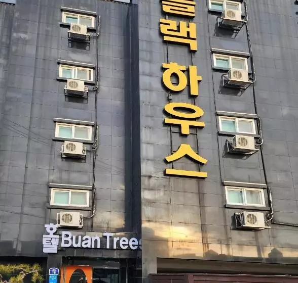 Buantreehotel Blackhouse