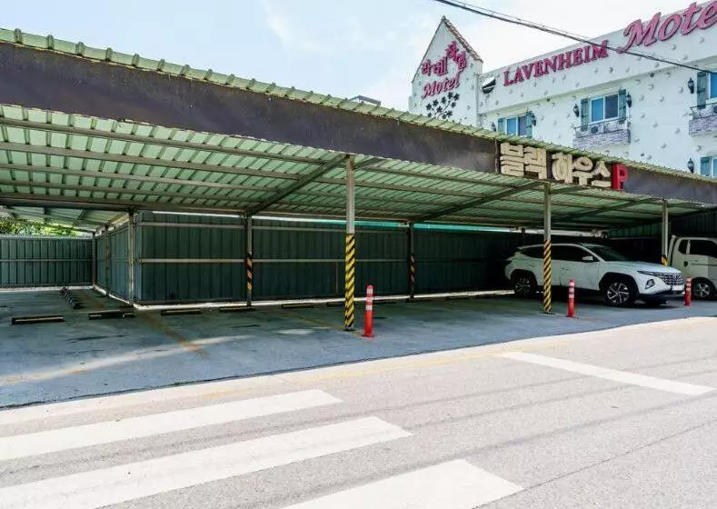 Buantreehotel Blackhouse