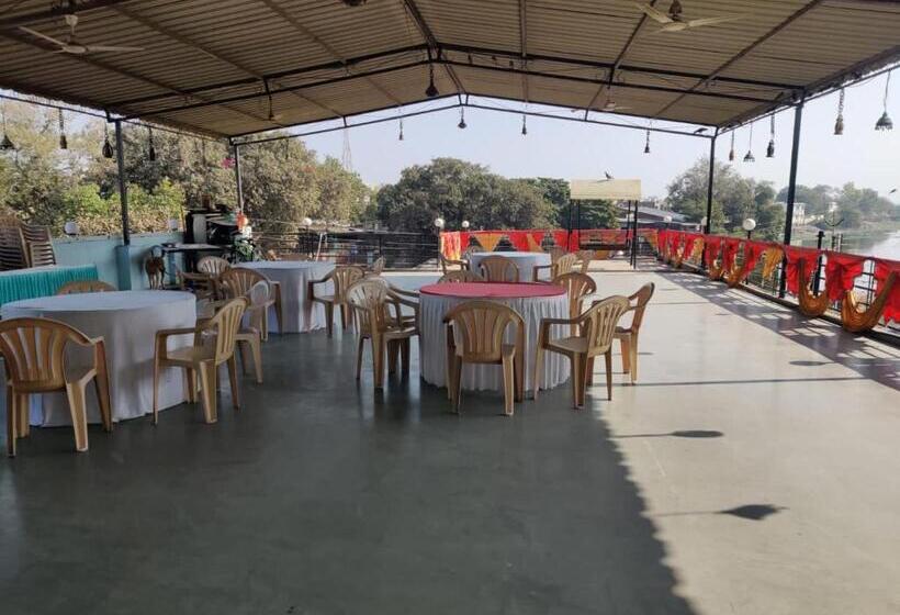 Hotel Lake View Dabhoi