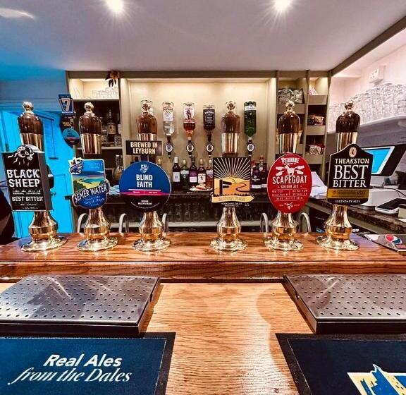 酒店 Redmire Village Pub