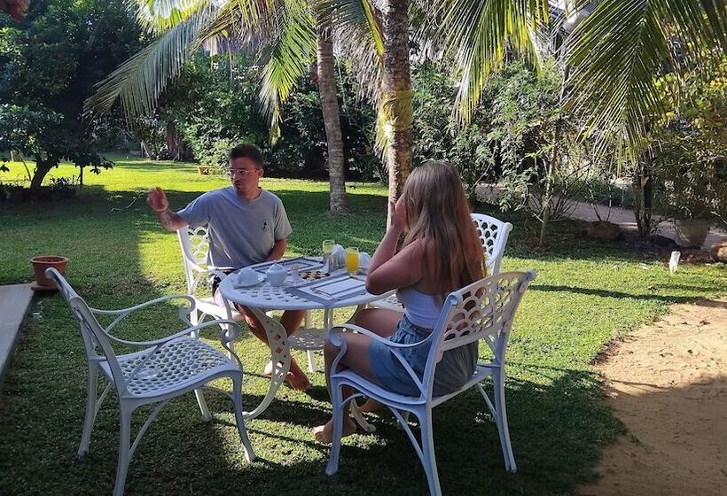 بنسيون Charika Villa