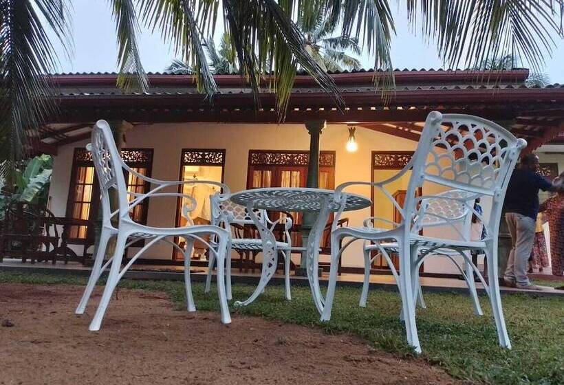 بنسيون Charika Villa