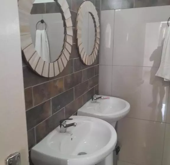 Majatalo Indaba Manor Guesthouse