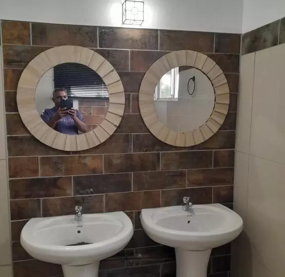 Majatalo Indaba Manor Guesthouse