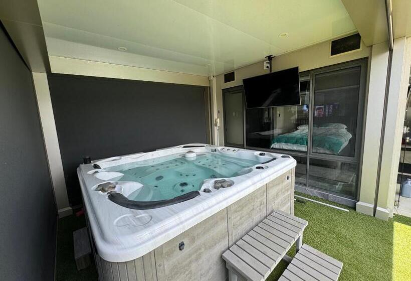 פנסיון Lakeside Retreat