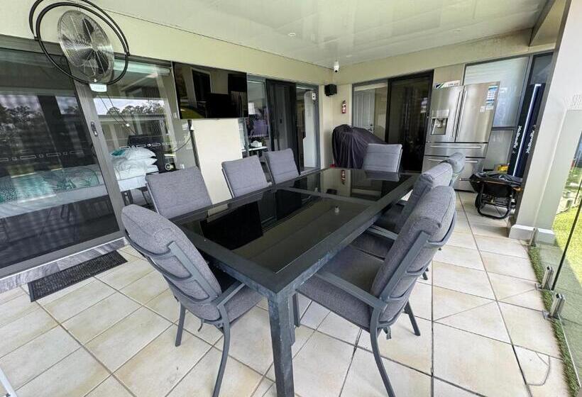 פנסיון Lakeside Retreat