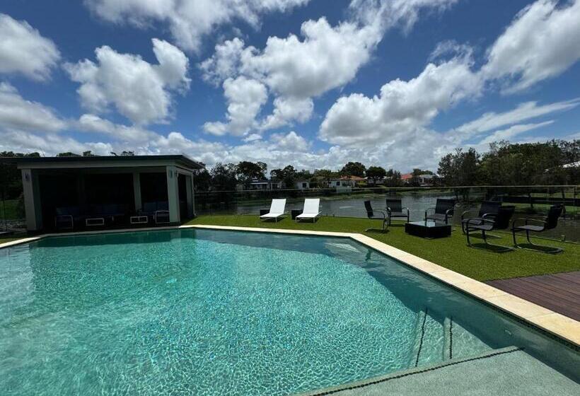 פנסיון Lakeside Retreat