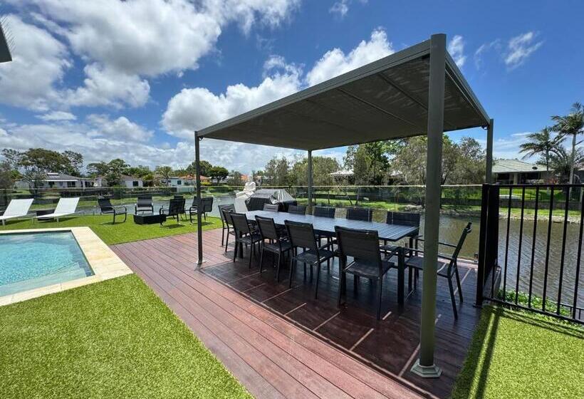 פנסיון Lakeside Retreat