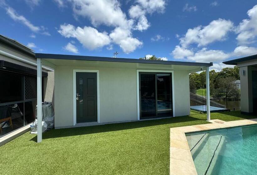 פנסיון Lakeside Retreat