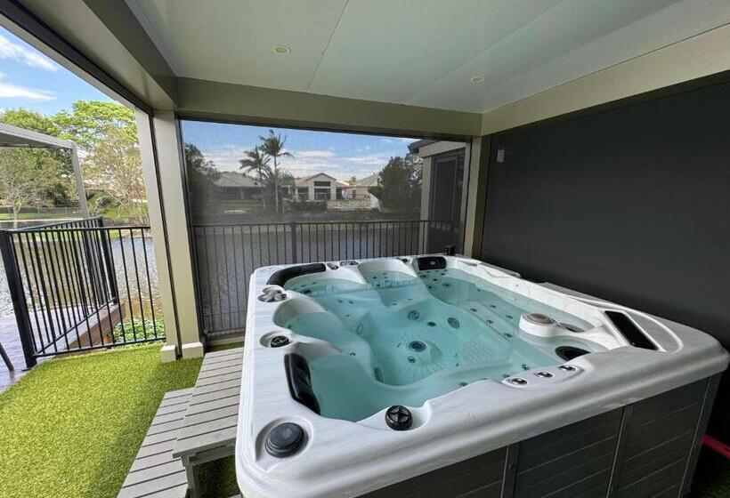 פנסיון Lakeside Retreat