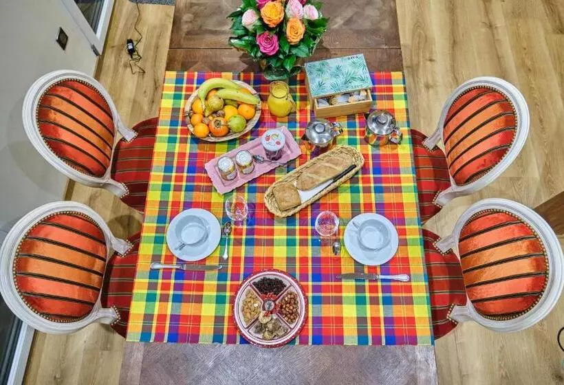 Aamiaismajoitus (B&B) L Hôte De La Couronne