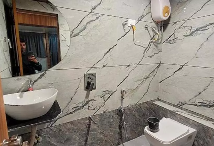 Fabhotel Max