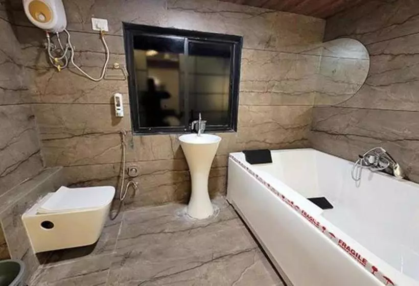 Fabhotel Max