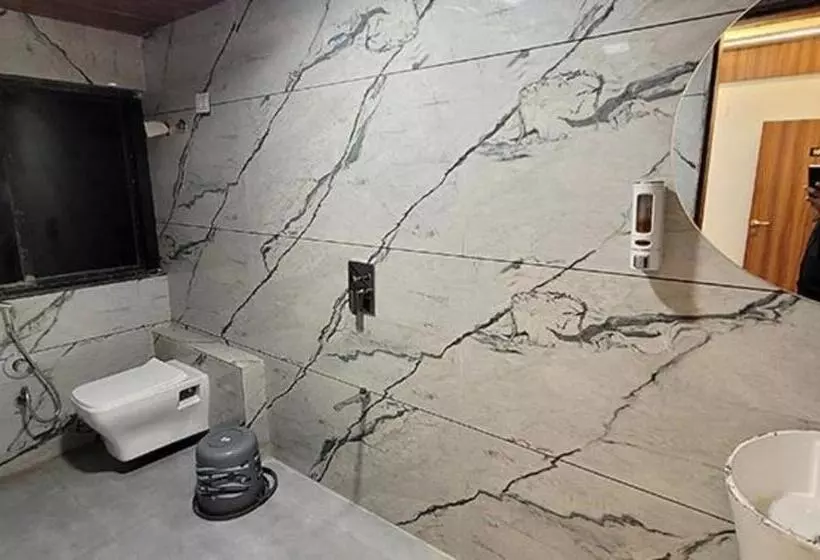 Fabhotel Max