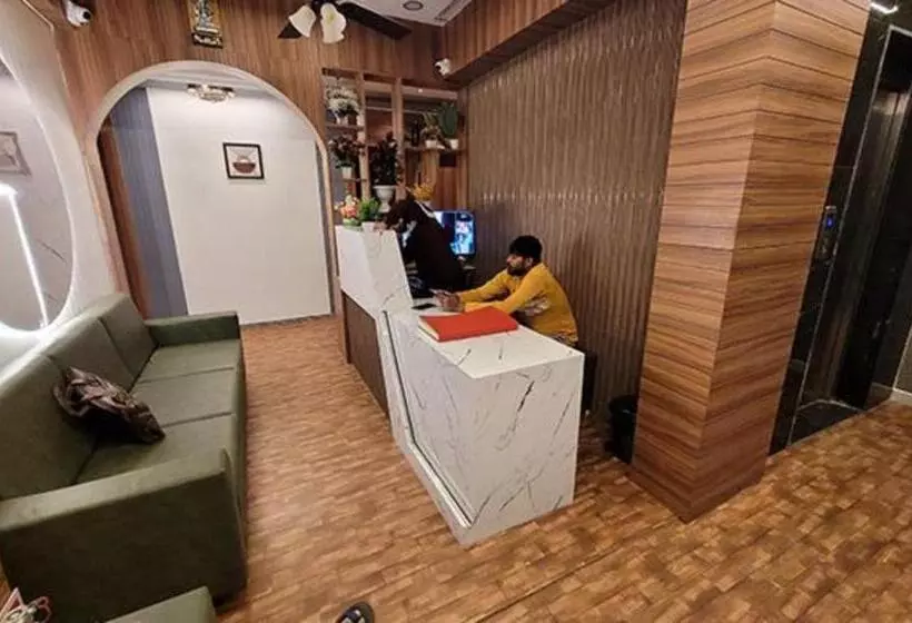 Fabhotel Max