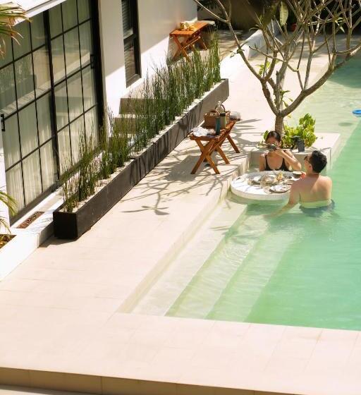 هتل Aginana Villas