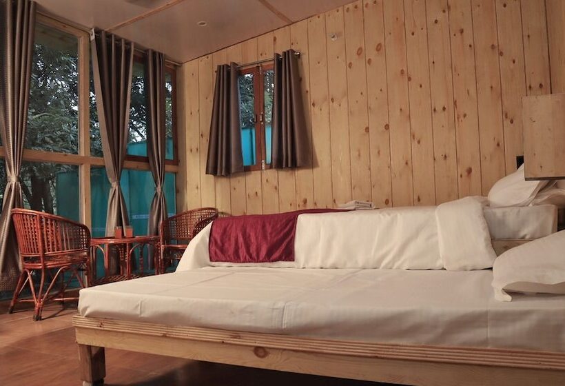 Отель Arahnyam Pool Side Cafe & Resort