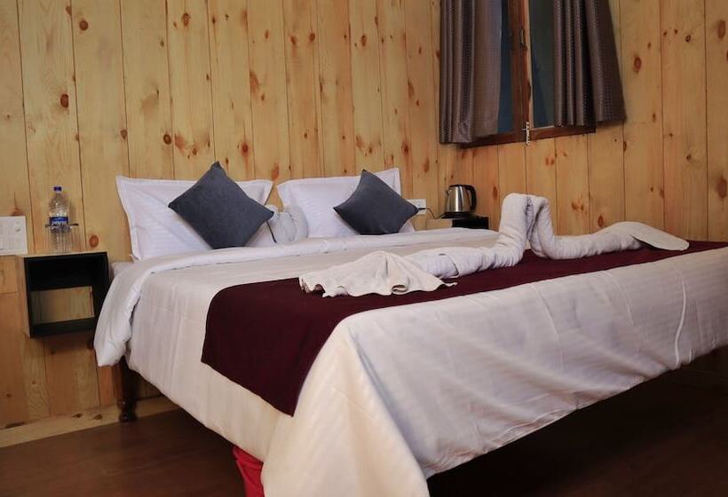 Отель Arahnyam Pool Side Cafe & Resort