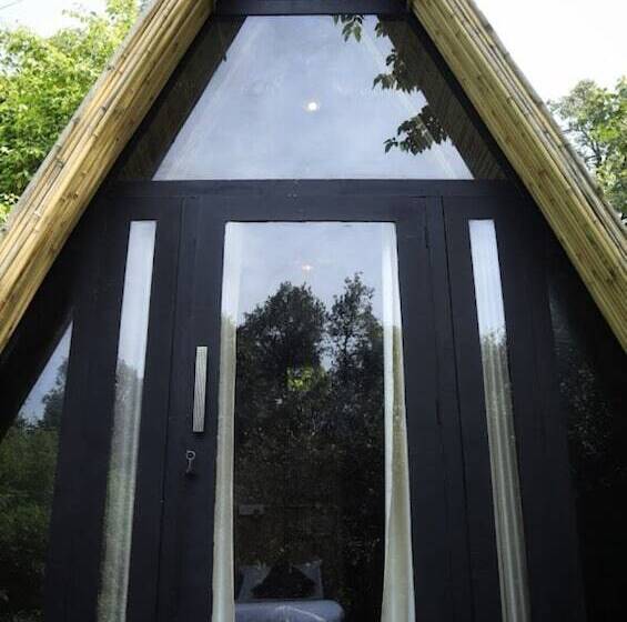 Отель Arahnyam Pool Side Cafe & Resort