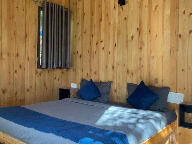 Отель Arahnyam Pool Side Cafe & Resort