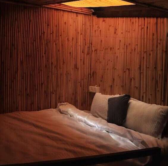 Отель Arahnyam Pool Side Cafe & Resort