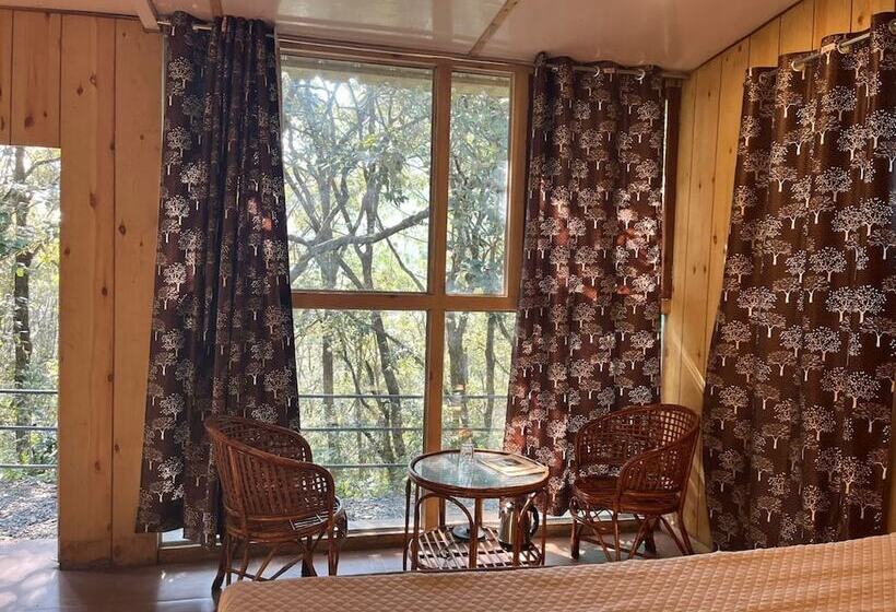 Отель Arahnyam Pool Side Cafe & Resort