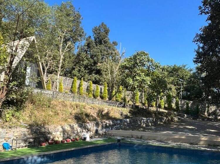 Отель Arahnyam Pool Side Cafe & Resort