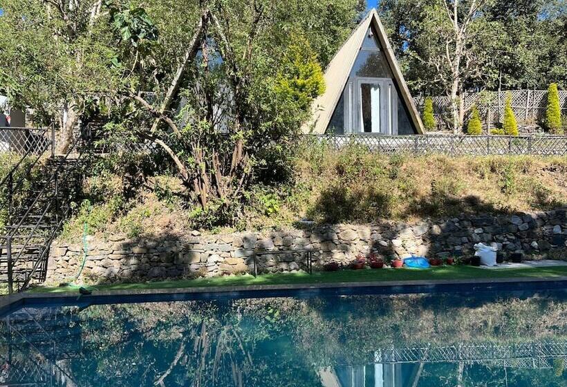 Отель Arahnyam Pool Side Cafe & Resort