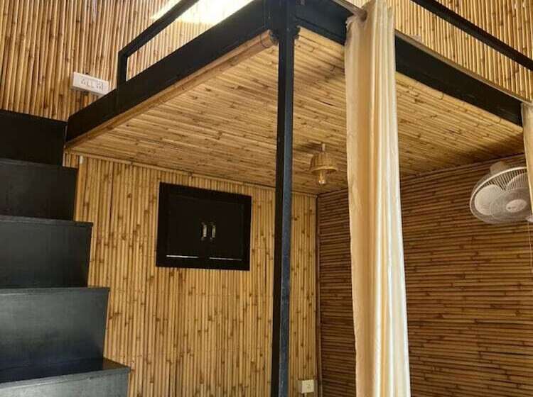 Отель Arahnyam Pool Side Cafe & Resort