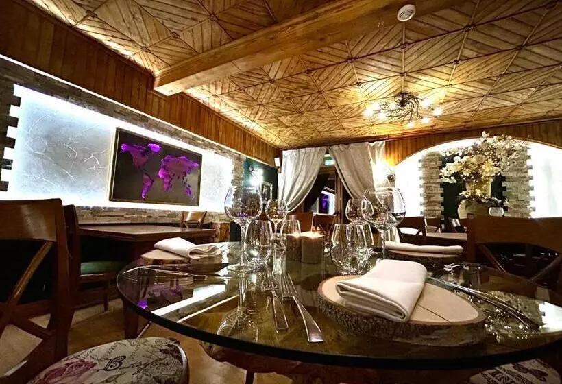 Hotelli Hôtel Le Jalouvre