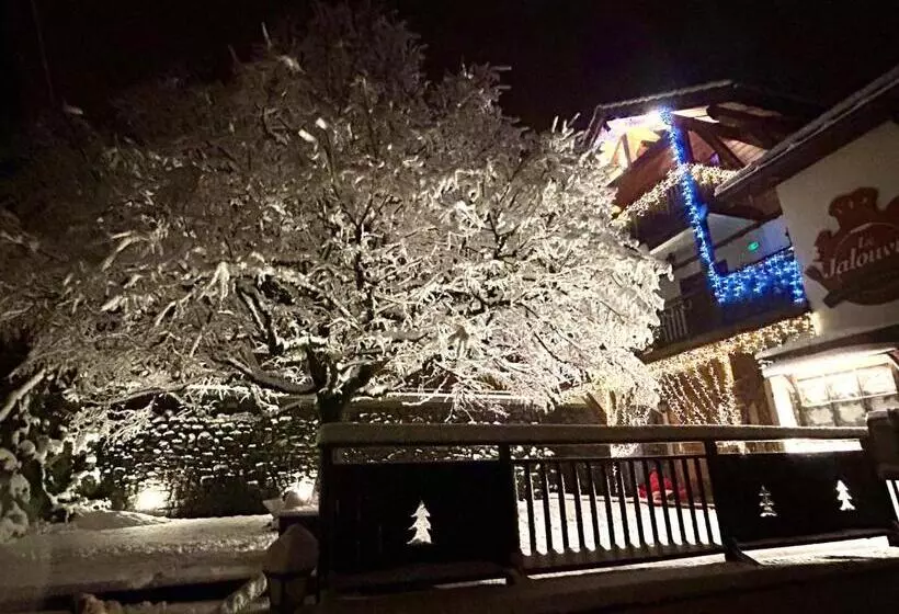 Hotelli Hôtel Le Jalouvre