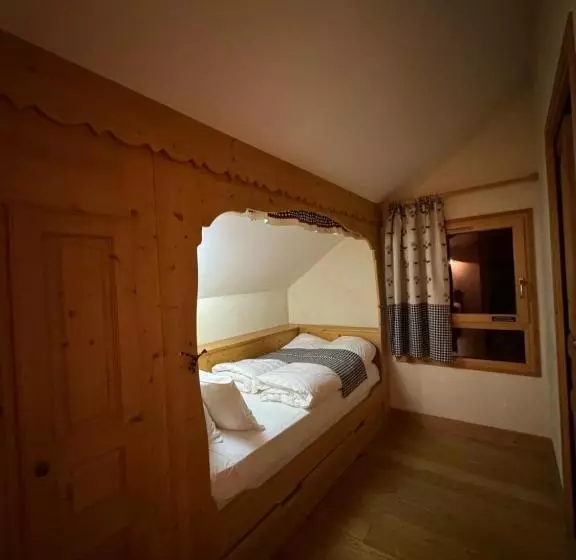 Hotelli Hôtel Le Jalouvre