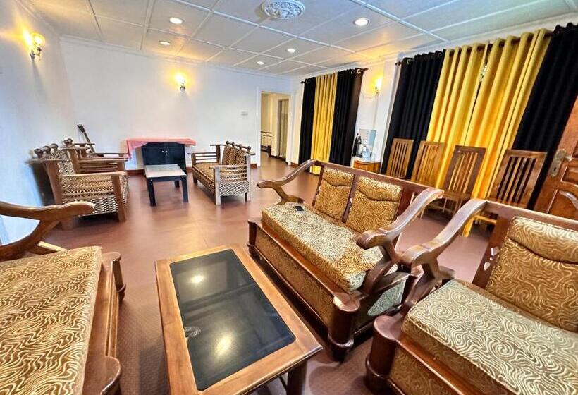 Hotel Mandaramnuwara Mandarama