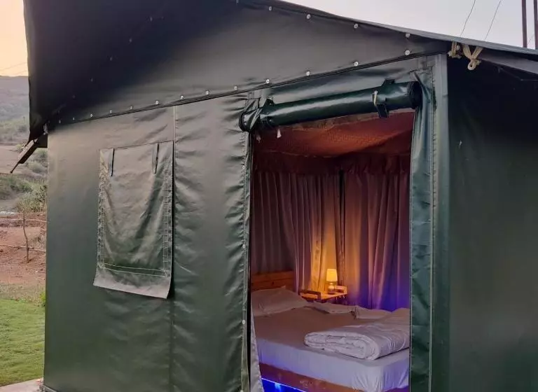 ホテル The Camp Square Pawna