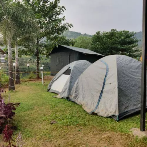 ホテル The Camp Square Pawna
