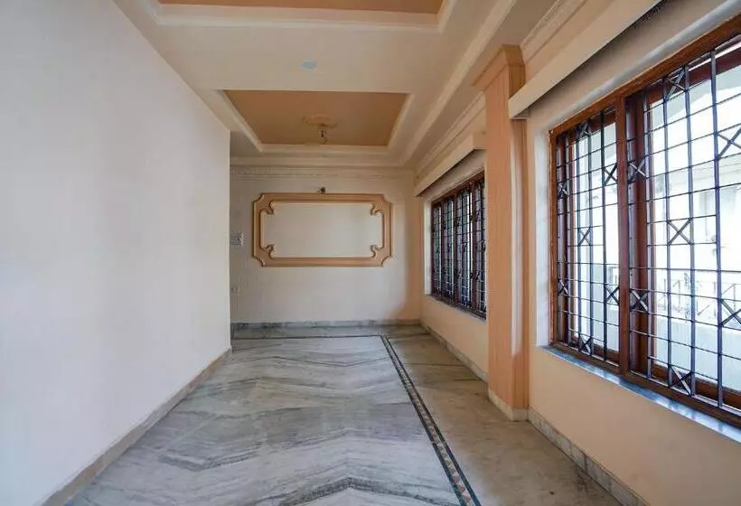 Fabhotel The Imperial Green